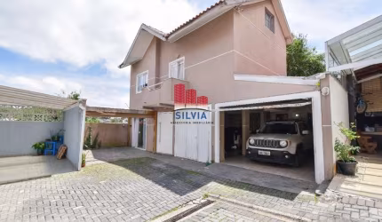 Sobrado em Condominio fechado, 3 quartos ,suite com closet, 3 garagens, excelente localização