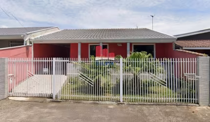 Casa com 3 quartos, sendo 1 suíte - Vaga para 3 carros e área gourmet