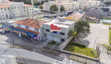 Oportunidade para Investidor! Sobrado comercial 4 salas e estacionamento privado dentro do terreno