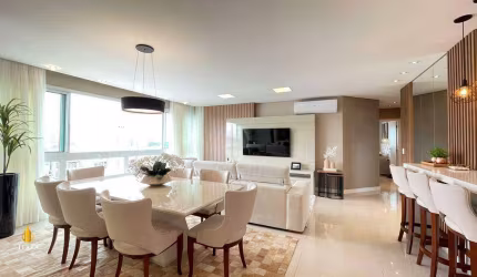 Apartamento de alto padrão à venda no Edificío Puerto Velero no Centro de Balneário Camboriú