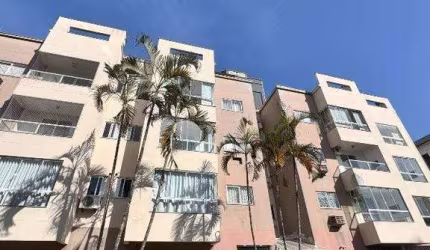 Apartamento semimobiliado a venda no Edifício Rubi localizado no Centro de Balneário Camboriú.