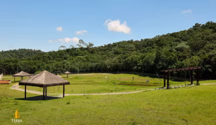 Terreno a venda no Condomínio Gralha Azul localizado na Área Rural em Camboriú.