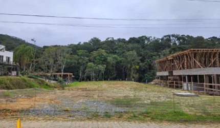 Terreno a venda no Condomínio Residencial Haras Rio do Ouro em Balneário Camboriú.