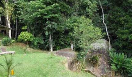 Terreno à venda com Casa no Bairro Estaleiro, Balneário Camboriú.