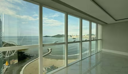 Apartamento a venda no Skyline Tower localizado penas 200 metros do mar.
