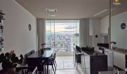 Apartamento à venda no Edifício Porto Januária em Itajaí