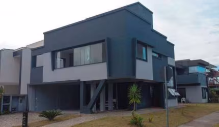 Casa em Condomínio à venda no Bairro Santa Regina em Camboriú