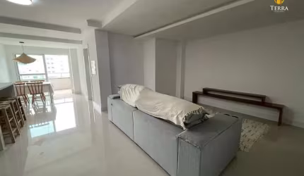 Apartamento duplex mobiliado para locação no Edifício Emerald localizado na Praia Brava em Itajaí.