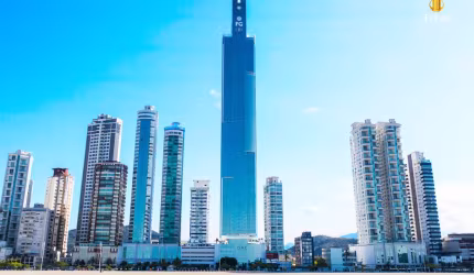 Apartamento de Alto Padrão Frente ao Mar à venda em Balneário Camboriú