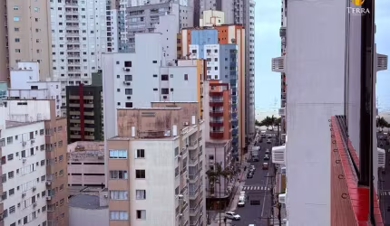 Apartamento Mobiliado na Quadra do Mar no Edifício Agulhas Negras em Balneário Camboriú