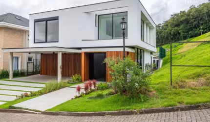 Casa a venda no Condomínio Riverside localizado no bairro Rio do Meio em Itajaí.