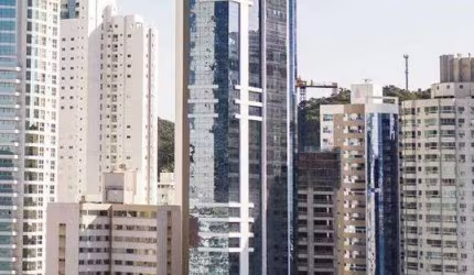 Apartamento Frente Mar à venda no Edifício Sky Tower em Balneário Camboriú