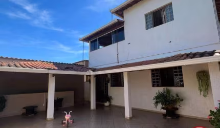 Casa com 4 dormitórios à venda, 220 m² por R$ 850.000,00 - Jota - Brumadinho/MG