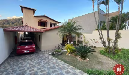 Casa com 3 dormitórios à venda, 250 m² por R$ 980.000,00 - Cachoeira - Sarzedo/MG