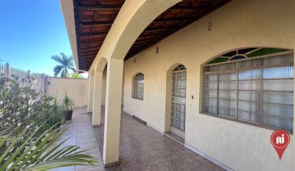 Casa com 3 dormitórios à venda, 200 m² por R$ 1.100.000,00 - Lourdes - Brumadinho/MG