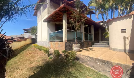 Casa com 3 dormitórios à venda, 223 m² por R$ 900.000,00 - Lourdes - Brumadinho/MG