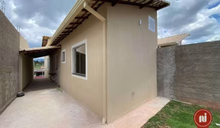 Casa com 2 dormitórios, 90 m² - venda por R$ 350.000,00 ou aluguel por R$ 2.800,00/mês - São Conrado - Brumadinho/MG