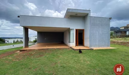 Casa com 3 dormitórios à venda, 200 m² por R$ 900.000,00 - Condomínio Serra dos Bandeirantes - Mário Campos/MG