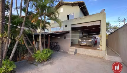 Casa com 3 dormitórios à venda, 250 m² por R$ 650.000,00 - Cidade Verde - Betim/MG