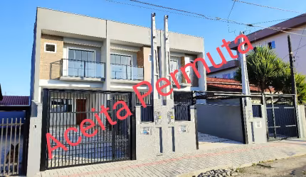 Lindo sobrado geminado com 1 suíte mais 2 quartos à venda no bairro Boa Vista em Joinville - SC por R$ 495.000,00.