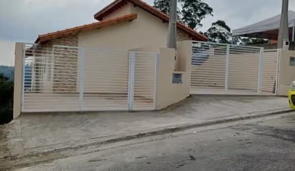 Casa nova para venda em Mairinque