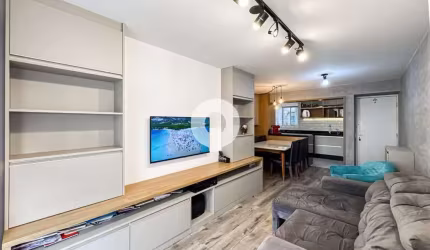 Apartamento no Cabral Ensolarado e com 3 Dormitórios