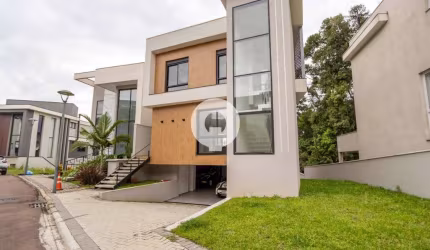 Casa Novíssima à Venda em Condomínio no Campo Comprido!