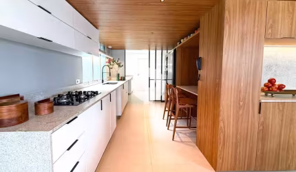 O Seu Refúgio de Luxo no Batel: 197m² Totalmente Reformado com 4 Quartos e Área Gourmet