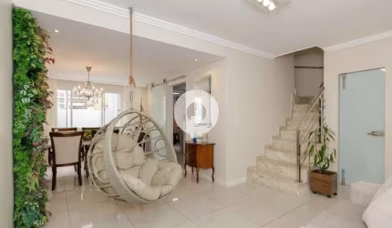 Sobrado Triplex Lindo  - Condomínio Fechado