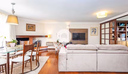 Casa com 268m² com terreno grande no Ahú