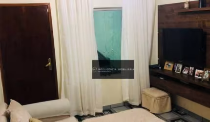 Excelente Oportunidade !! São 03 dorms sendo 01 suite com 01 vaga coberta !! Quintal grande no fundo com churrasqueira e salão amplo no andar superior
