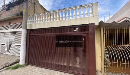 Excelente Casa Térrea na Vila Matilde ! São 02 dormitórios, sendo 01 suíte com 02 vagas de garagem !