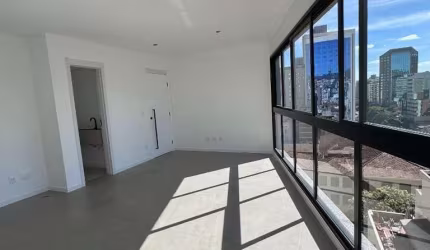 Apartamento de 3 quartos, 1 suíte, 2 semi suítes, 2 vagas á venda no São Pedro.