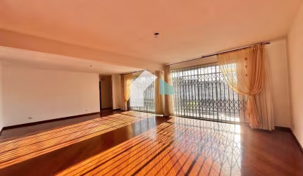 Casa com 4 quartos à venda na Rua Antônio Costa, 358, Vista Alegre, Curitiba por R$ 965.000