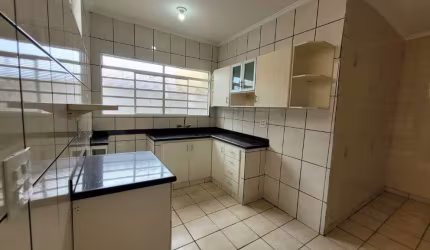 Aconchegante casa tipo para venda com 3 quartos, sendo 1 suíte, 112m²