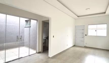Confortável casa tipo para venda com 2 quartos, sendo 1 suíte, 73m²