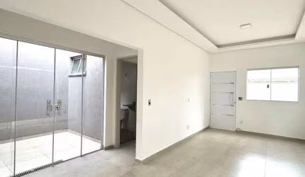 Confortável casa tipo para venda com 2 quartos, sendo 1 suíte, 73m²