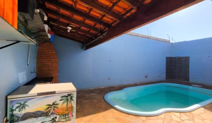 Atraente casa tipo para venda com 3 quartos, sendo 1 suíte, 130m²