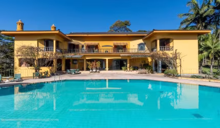 Casa no condomínio Jardim Iolanda para venda e locação com 6 quartos, sendo 3 suítes, 1,224m²