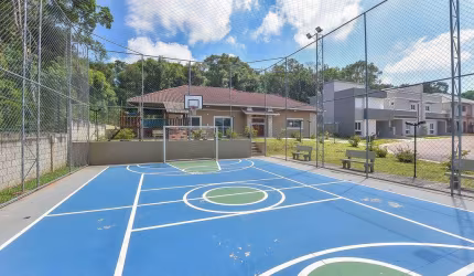 Casa para venda em Novo Mundo de 125.00m² com 3 Quartos, 1 Suite e 2 Garagens