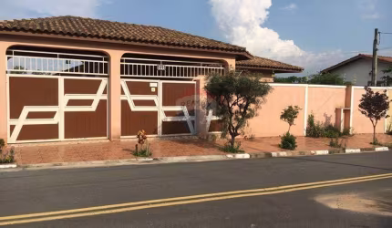 Casa Térrea com 4 Quartos, Aquecimento Solar Boiler e Lazer Completo no Vale das Flores – Atibaia