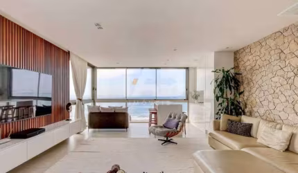 Apartamento mobiliado frente mar para venda na Praia Brava