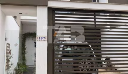 Sobrado Triplex com 3 suítes - Praia dos Amores/BC