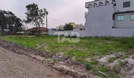 Terreno de Esquina à Venda em Bal. Piçarras