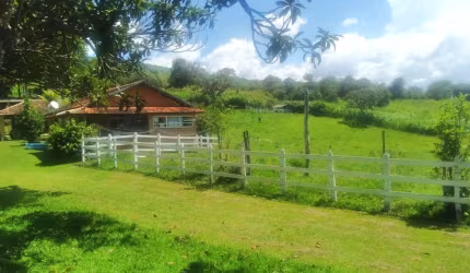 Fazenda / Sítios / Chácaras com 4 quartos à venda em Caxambu