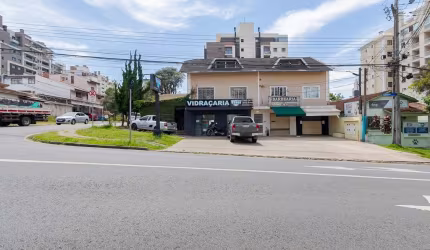 Loja / Salão / Ponto Comercial à venda em Curitiba