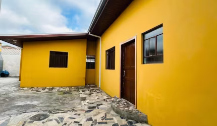 Casa com 2 quartos para alugar em Curitiba