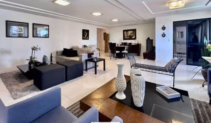 Apartamento com 4 quartos à venda em Natal