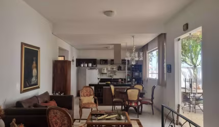 Casa com 4 quartos à venda em Contagem