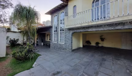 Casa com 4 quartos à venda em Contagem